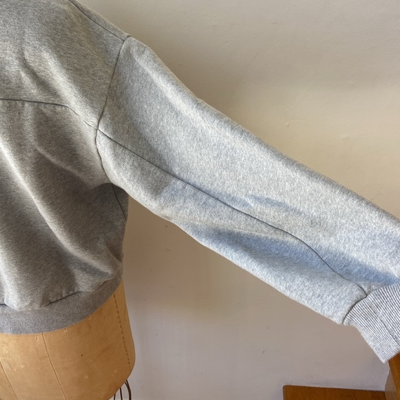Everlane Sweatshirt Cropped Style with Zipper Front and Winged Ribbed Collar - Picture 4 of 9